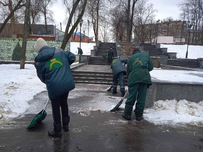 2089 робітників комунальних підприємств залучені у роботах з прибирання снігу в місті Харкові